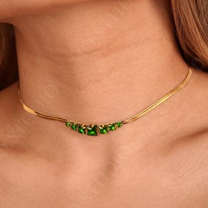 Emerald Green Chain Necklace, Herringbone Chain Necklace, Gold Snake Chain, Gemstone Layering Necklace, Vintage Green Stone Necklace