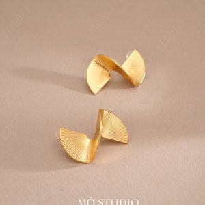 Chunky Gold Twisted Earrings, Minimalist Spiral Vintage Statement Fan Studs for Bold Chic Style, Classic Art Deco Party Wedding Date Earring