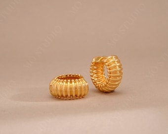 Chunky 18K Gold Wide Small Hoop Earrings, Tiny Gold Hoop Earrings, Huggie Hoop Earring, Thick Gold Huggie Earring, Dainty Hoop Earring