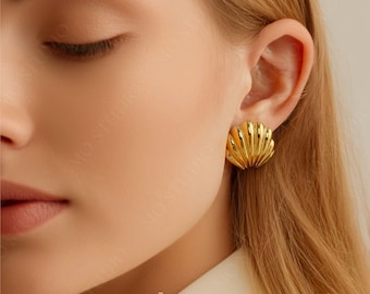 Chunky 18K Gold Statement Seashell Stud Earrings, Retro Large Gold Sea Shell Earrings, Art Deco Vintage Clam Earring, Ocean Theme Earrings