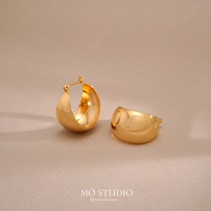 Chunky Gold Hoop Earring, Minimalist Large Hoop Earring, Chic Thick Hoop Earring,Wide Huggie Earring, Oversized Hoops, Lightweight Gold Hoop