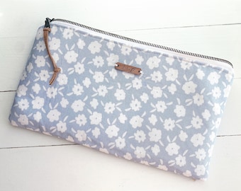 Makeup Pouch in Light Blue Floral, Zip Pouch, Accessories Bag, Cosmetics Bag, Toiletries Bag, Accessories Case, Crochet Hook Bag