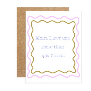 Mamá, te amo más, gracias por saberlo, tarjeta sarcástica, tarjeta con juego de palabras divertido, tarjeta del día de la madre