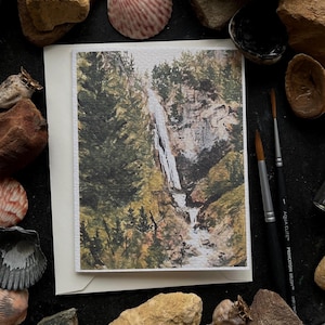 Biglietto d'auguri vuoto / La cascata / biglietti d'auguri acquerellati / pensando a te / arte della foresta selvaggia / biglietto d'auguri con paesaggio malinconico