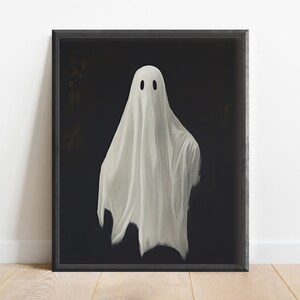 Peut inclure: Un fant&ocirc;me blanc avec deux yeux noirs est repr&eacute;sent&eacute; sur un fond noir. Le fant&ocirc;me flotte dans les airs et a une forme de drap fluide et translucide.
