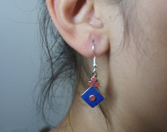 Boucles d'oreilles Tibétaines Lapis Lazuli, crochets, fait à la main au Népal.