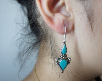 Boucles d'oreilles Tibétaines Turquoise, crochets, fait à la main au Népal.