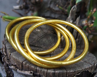 Bracelet doré bouddhiste, jonc bouddhiste, bracelet porte bonheur, flexible et imperméable, cadeau fait à la main.