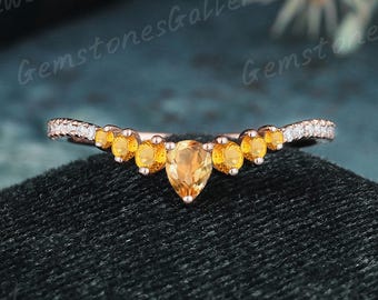 Anillo de bodas curvo Art Deco Citrino, anillo de bodas de cristal de corte pera para mujer, anillo de moissanita vintage, anillo de aniversario de media eternidad, regalo personalizado