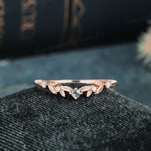 Vintage Chevron Moss Agate wedding band rose gold Round Moissanite Stacking band| Curved Bridal Band Delicate Diamond Anniversary ring