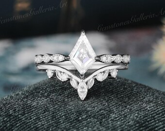 Art deco kite cut Moissanite engagement ring set 2pcs White gold bridal set Marquise Moissanite Leaf vine Diamond ring Chevron band milgrain