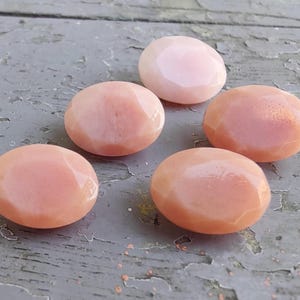 Rosa Opal Edelstein: AAA + Oval Facettierter Schliff