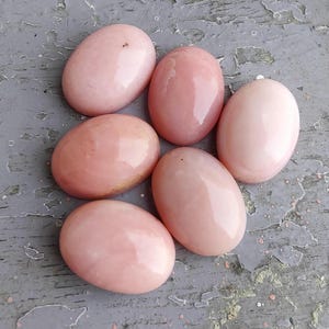 Rosa Opal Cabochon: Ovaler Edelstein AAA + Qualität
