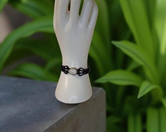 Macrame bracelet with moonstone