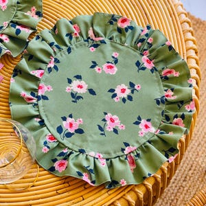 Ruffle Round Floral Placemats, Natural Boho Placemats with Ruffle, Vintage Rustic Natural placemats for Table Decor, Green Ruffled placemats