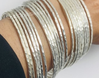 Set mit 7 Armreifen, 925 Sterling Silber Armreifen für Frauen, Semanario, Stapel Armbänder, 7 Tage Armreifen, Gehämmerte Armreifen.