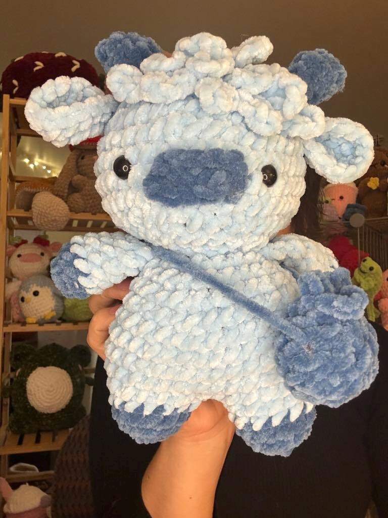 Vaca de las Tierras Altas de Arándanos Tejida a Ganchillo, Hecha a Mano, Amigurumi