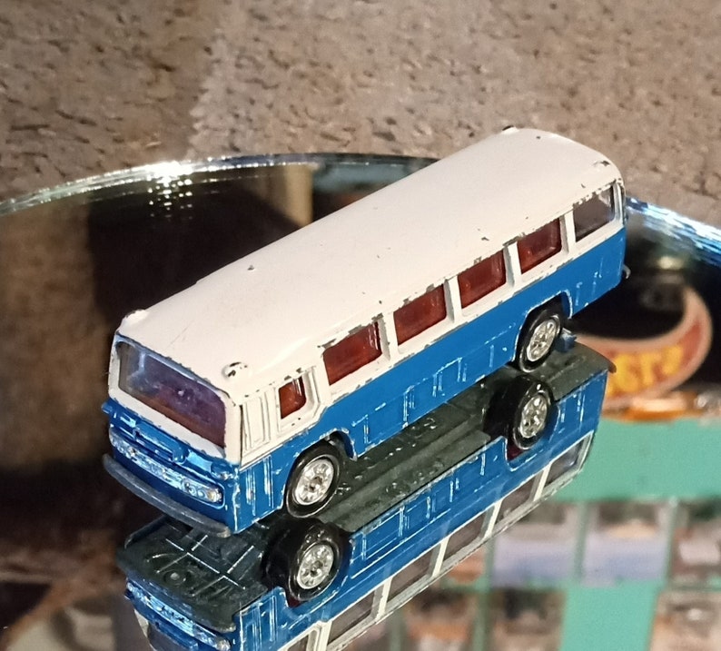 Tomica Mitsubishi Fuso Bus 1/156 scale image 1