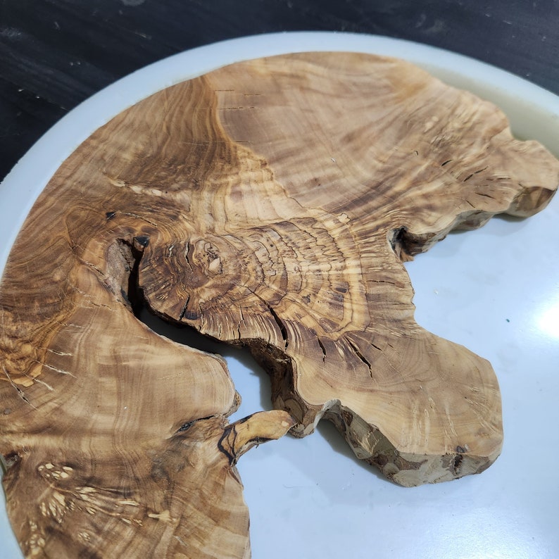 Olijfhouten platen, Olijfhout Perfect voor doe-het-zelf kunstwerken van epoxyhars, Rond levend randhout voor schimmel. Hout voor wandklokken en vleeswarenplanken afbeelding 2