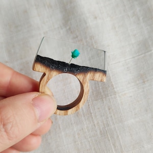 Ash Wood Ring with Flower in Resin – Burnt Wood Statement Ring – Nature Jewelry – Hope from Ashes – Handmade Resin Wood Ring