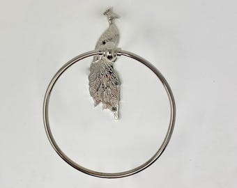 Handduksring Kökshanddukshållare eller badrumstillbehör Massiv mässing med silverfinish påfågeldesign