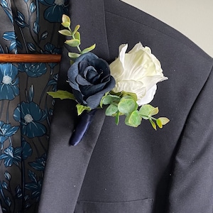 Navy Blue Wedding Flowers Buttonhole for Groom Boutonniere Ivory Rose Flower Pin Suit Pocket Flower Groom Faux Flower Silk Wedding Flowers