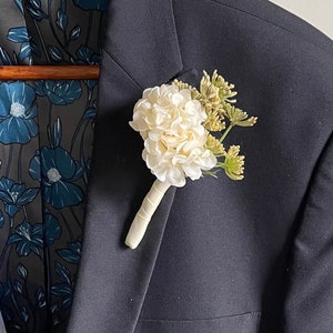 Ivory Hydrangea Buttonhole for Wedding Boutonniere for Groom Wedding Flowers for Him Suit Flower Pin Suit Accessory Faux Flower for Groom