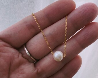 Wire-wrapped Round Cream Pearl Side-hanging Chain Necklace