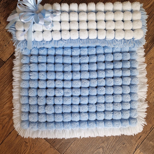 Beautiful Pompom Blanket topper