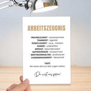 Lustige Abschiedskarte „Arbeitszeugnis“ | Du wirst uns fehlen | Karte Jobwechsel Ruhestand Praktikum Kollegen Abschied | Postkarte A6