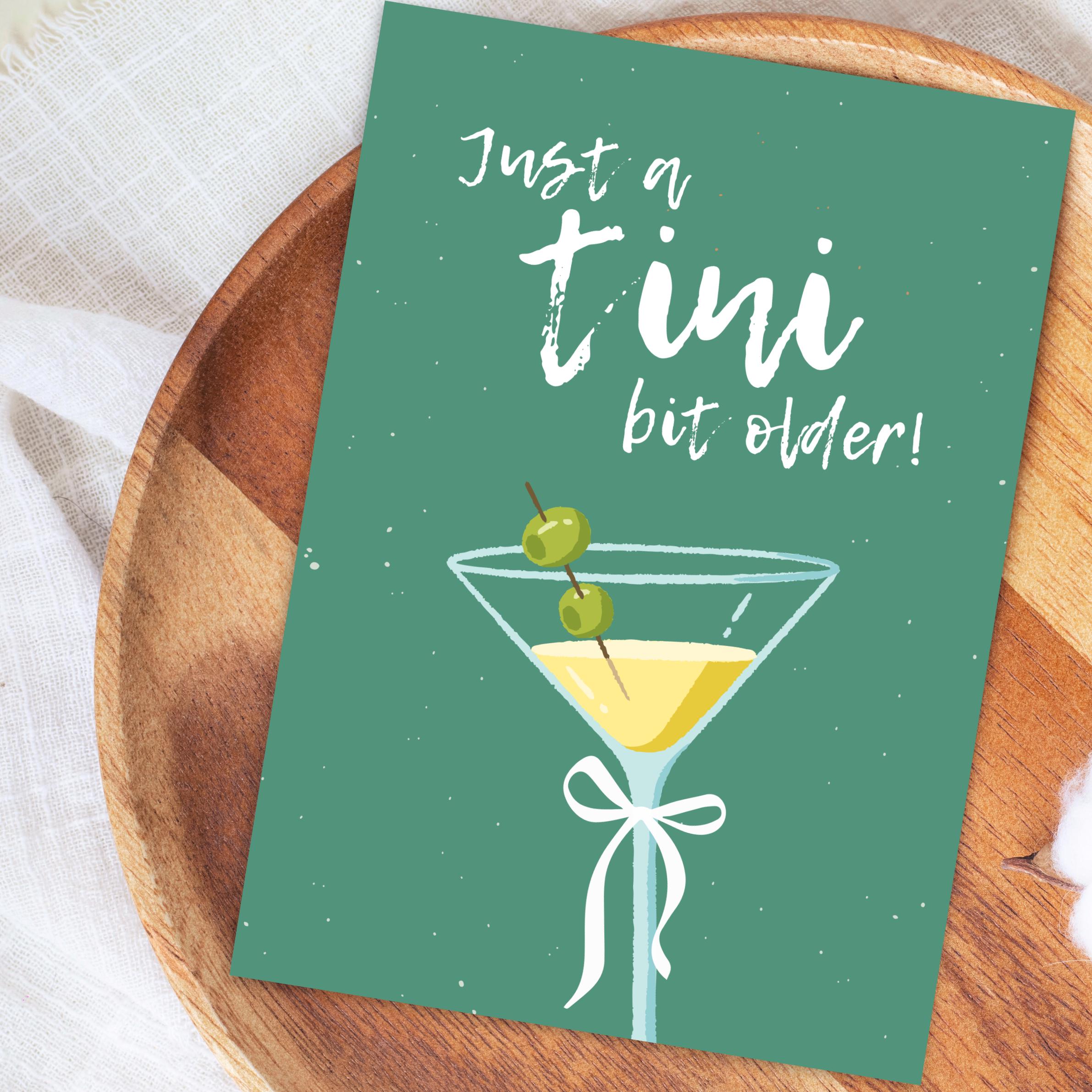 Lustige Geburtstagskarte „A Tini Bit Older“ – Mit Cocktail-Design & Aufklebern Für Beste Freundin, Schwester, Kollegin