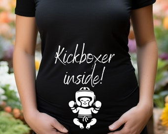 Lustiges Schwangerschafts-T-Shirt "Kickboxer inside", Kurzarm Umstands-Shirt in Schwarz, Baumwolle, Witziges Mutterschafts-Outfit