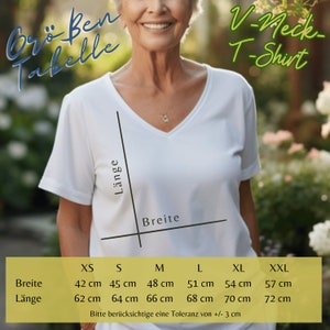 Peut inclure: Tableau des tailles pour un t-shirt col V avec des mesures en centim&egrave;tres pour les tailles XS, S, M, L, XL et XXL. Le tableau indique la largeur et la longueur du t-shirt en centim&egrave;tres.