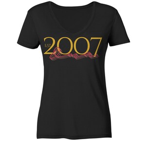 Chemise grand-mère personnalisable Col en V Coton biologique Choisissez votre année et célébrez les moments spéciaux de grand-mère ! Noir