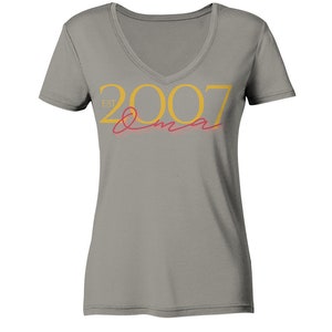 Chemise grand-mère personnalisable Col en V Coton biologique Choisissez votre année et célébrez les moments spéciaux de grand-mère ! Light Grey