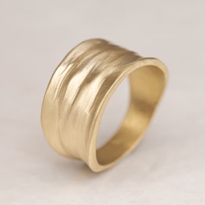 Textured Wedding Band , Wave Wedding Ring,14K Yellow Gold Wedding Band, men's/women's Unique Wedding Ring, Yellow Gold Band Ring