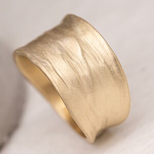 Textured Wedding Band , Wave Wedding Ring,14K Yellow Gold Wedding Band, men's/women's Unique Wedding Ring, Yellow Gold Band Ring
