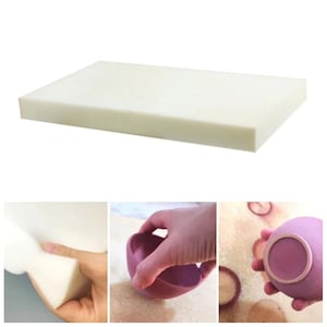 Puede incluir: Un bloque de espuma blanca, perfecto para manualidades y la creación de moldes de cerámica. La espuma es suave y flexible, lo que la hace fácil de dar forma y cortar. El bloque se muestra siendo utilizado para crear un molde para un tazón de cerámica.