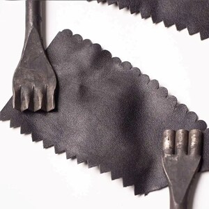 Leather Punching Tools, Carbon Steel, Triangle/ Semicircle, Zigzag Wave Pattern, Flower Shape Punches, Household Accessories, DIY Essentials

Leather punching,punching tool,zigzag wave pattern,craft making,creative cutting,diy leathercraft,diy punch
