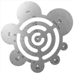 Puede incluir: Un calibrador circular de metal plateado con múltiples recortes circulares y medidas en milímetros. El calibrador tiene varias extensiones circulares con marcas de diámetro, incluyendo Ø10, Ø12, Ø15, Ø20, Ø25, Ø30, Ø35, Ø40, Ø60 y otras medidas.