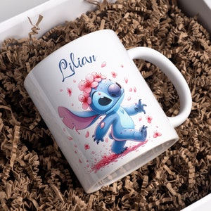 Mug stitch personnalisé , tasse enfant, stitch fleur avec prénom, mug personnalisable à offrir, tasse prénom personnalisé image 3