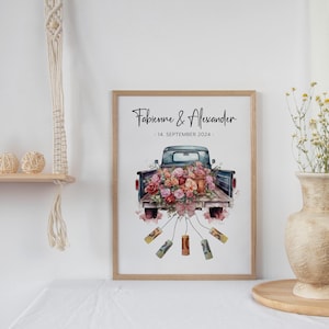 Pu&ograve; includere: Un'illustrazione ad acquerello di un cassone di un camion vintage pieno di fiori rosa, rossi e bianchi. Il camion &egrave; blu e ha un cassone di legno. Il testo "Fabienne & Alexander - 14 settembre 2024" &egrave; stampato sopra il camion.