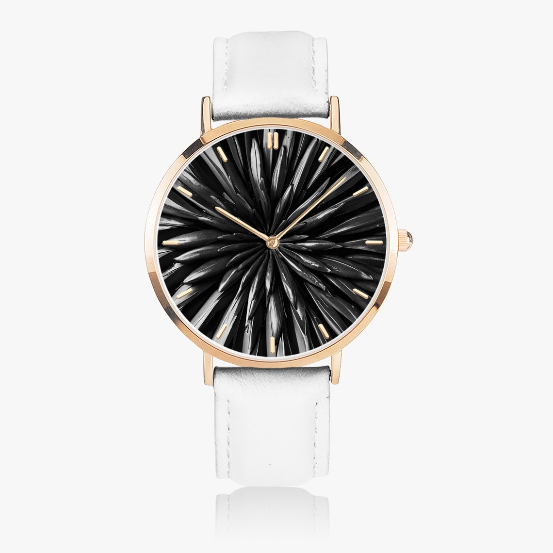 Watch with leather strap in quartz