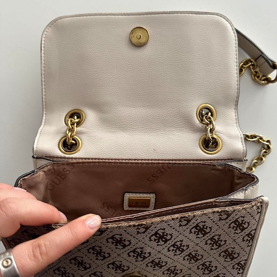 Guess purse with chain strap hotsell