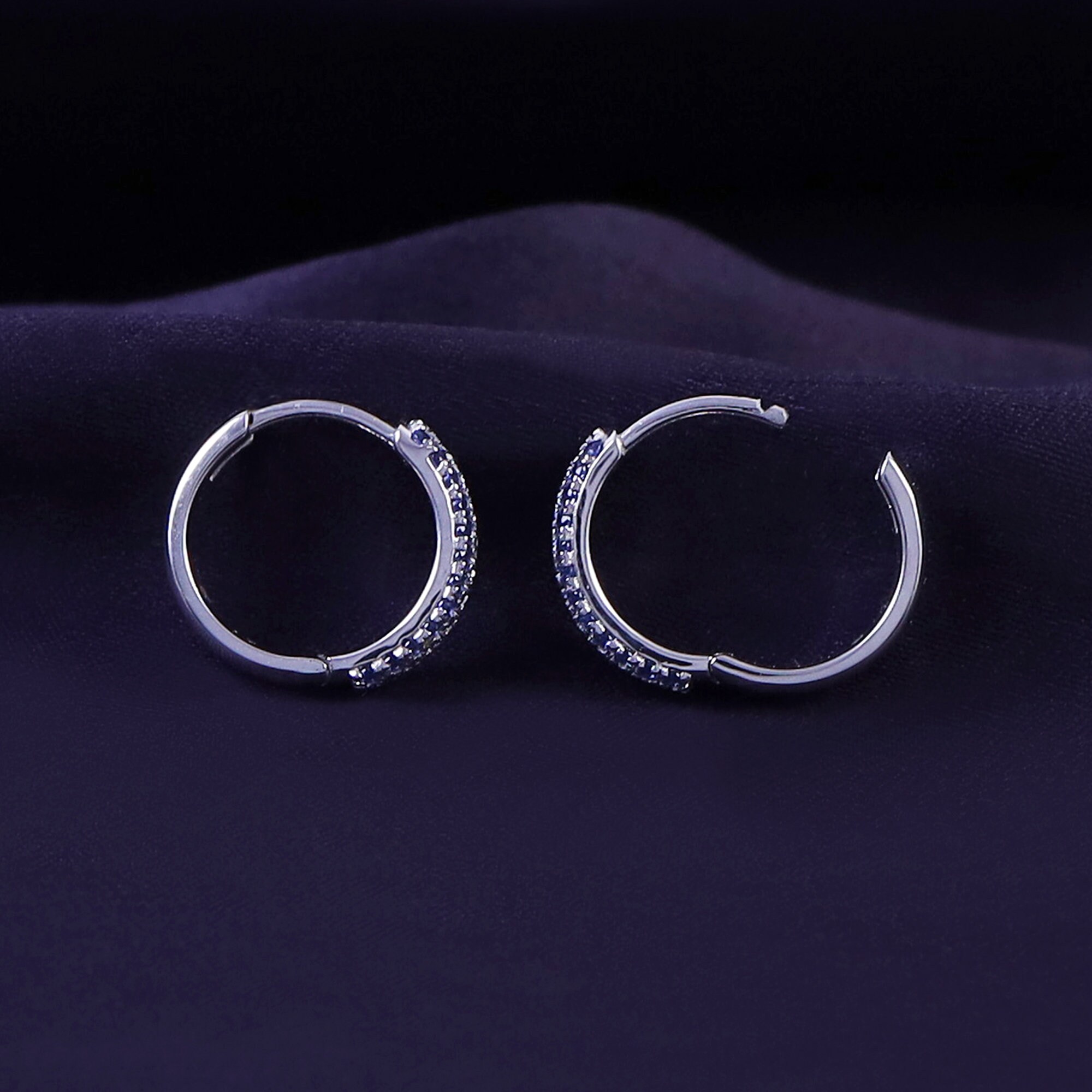 Orecchini Argento 925 Sterling Huggie Orecchini Huggie Hoop Argento Sterling 925 Con Stampo Zampa E Pietra Blu - Nuovi Senza Etichette Orecchini Con Pietra Preziosa Blu - Foto 4