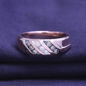 Anello inclinato con diamanti naturali bianchi e champagne taglio rotondo da 1/3 carati in oro massiccio 10k per uomo