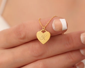 Anpassbare Buchstabe Herz Halskette Gravierte Herz Erste Halskette Gold Herz Anhänger Silber Charm Halskette Muttertagsgeschenk für Mama