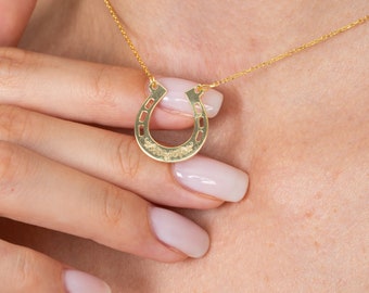 Collana a ferro di cavallo, collana Buena Suerte, collana a ferro di cavallo piccola in argento sterling, ciondolo talismano in argento con simboli di buona fortuna - Italia