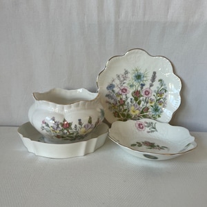 Aynsley Wild Tudor Fine Bone China set of 4 items/ vintage porcelain discontinued/wild flowers, scalloped gold trim/Made in England 1990s