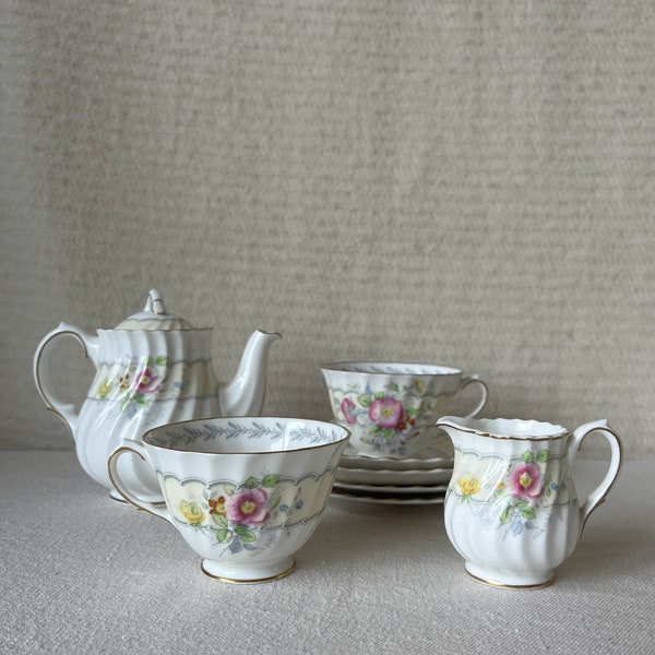 Royal Doulton Farley Fine Bone China set of 8/ vintage tea set H4882/vintage footed tea cups floral design made in England 1950-59 rare find